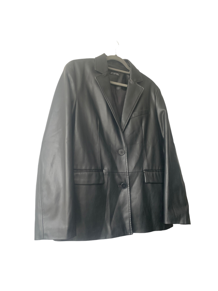 Bershka ladies black long sleeved button up faux leather blazer jacket coat - Picture 3 of 6